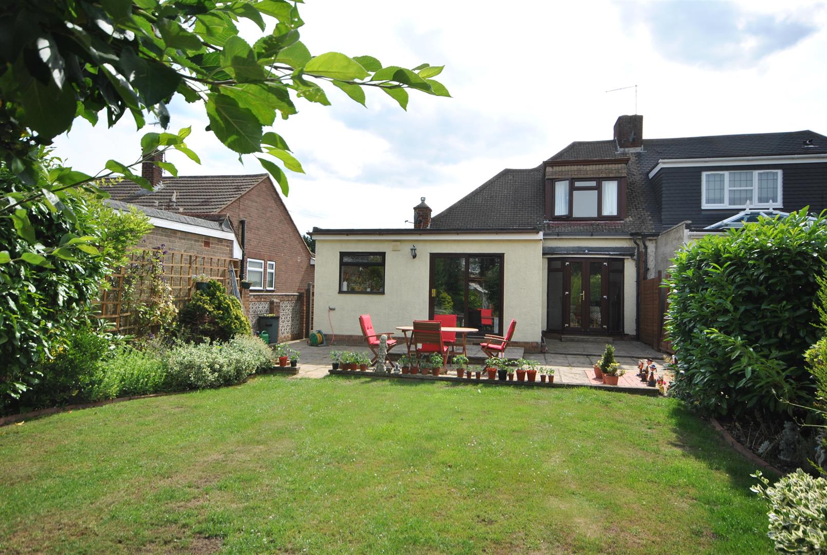 3 Bedrooms, Bungalow - Semi Detached